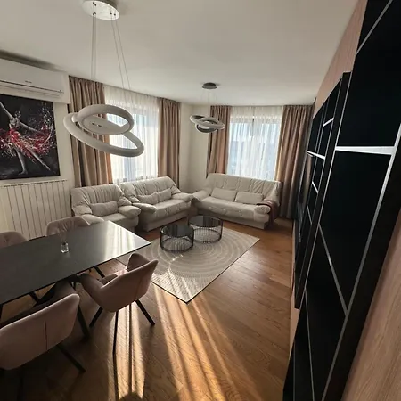 The Gates 706 Apartament